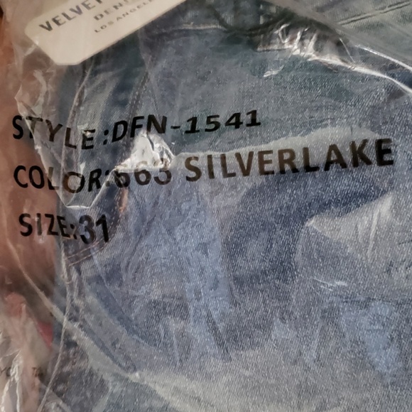 **Restocked** Velvet Heart Mid Rise Crop Jeans - Picture 6 of 10